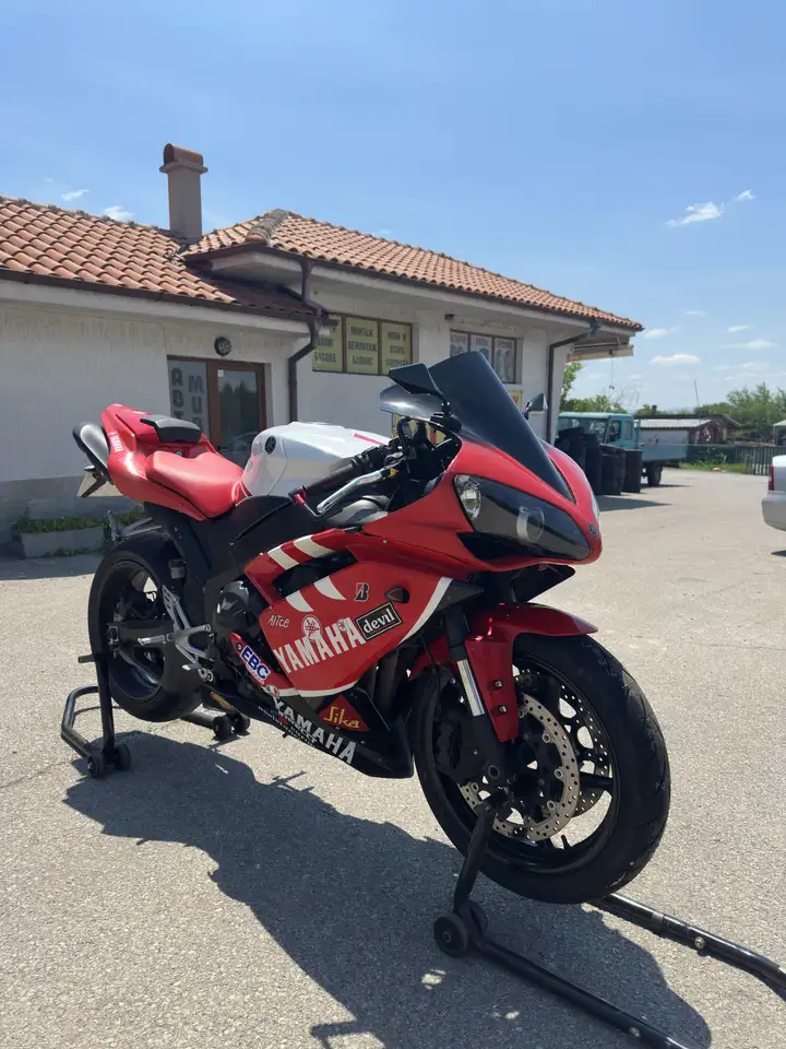 Yamaha YZF-R1