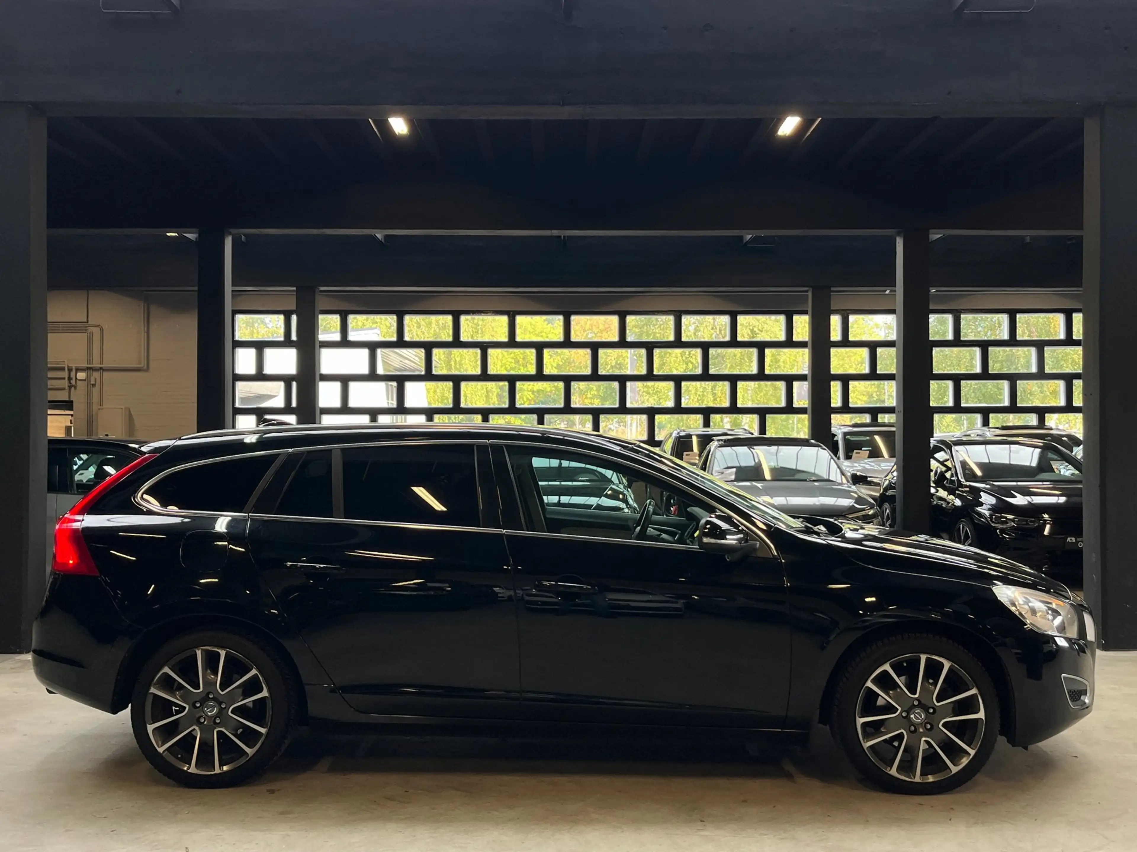 Volvo V60 1.6 T4F Summum /Dodehoek/Cruise/XenonLed/Stoelverw — photo 6