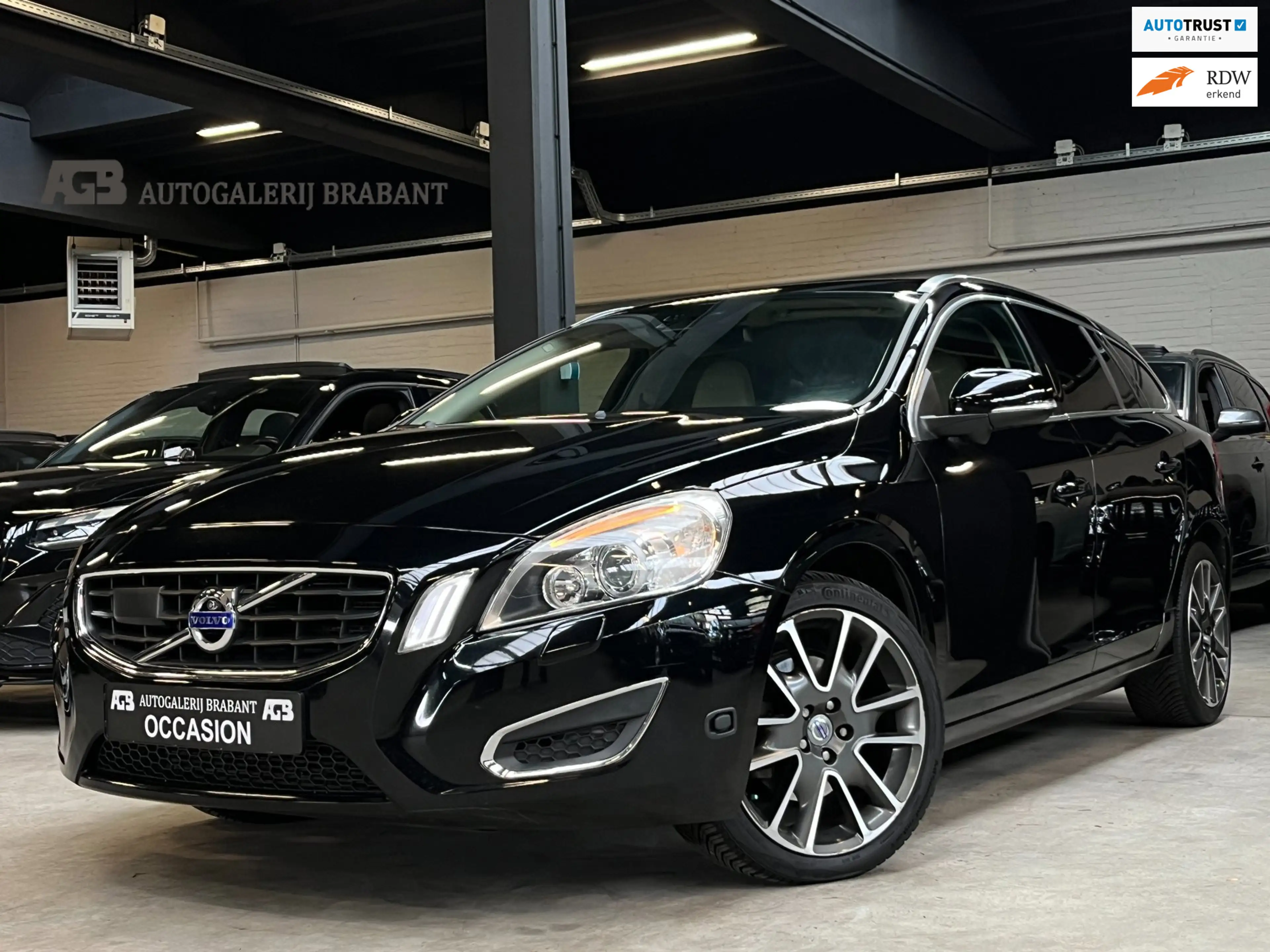 Volvo V60 1.6 T4F Summum /Dodehoek/Cruise/XenonLed/Stoelverw