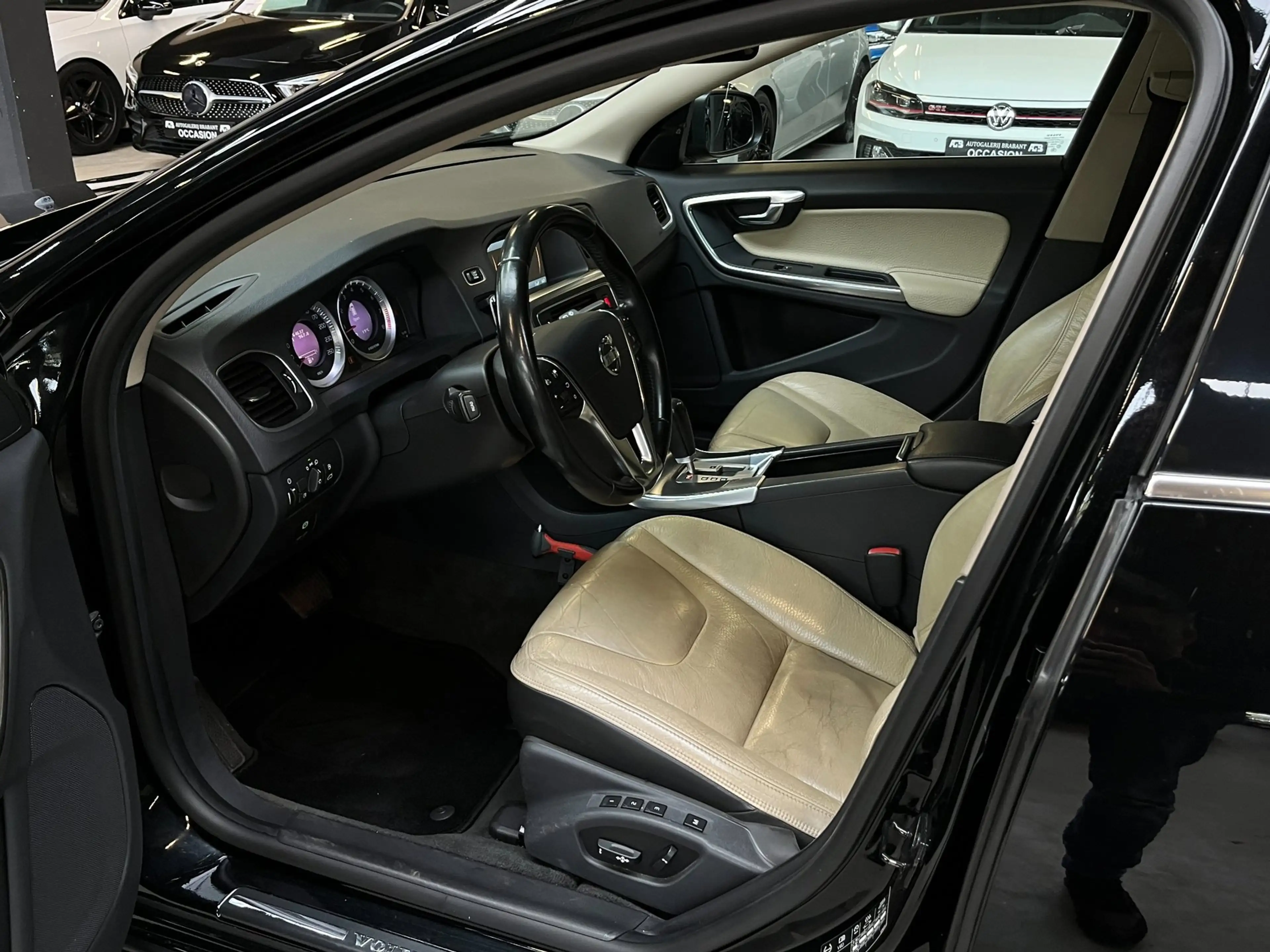 Volvo V60 1.6 T4F Summum /Dodehoek/Cruise/XenonLed/Stoelverw — photo 11