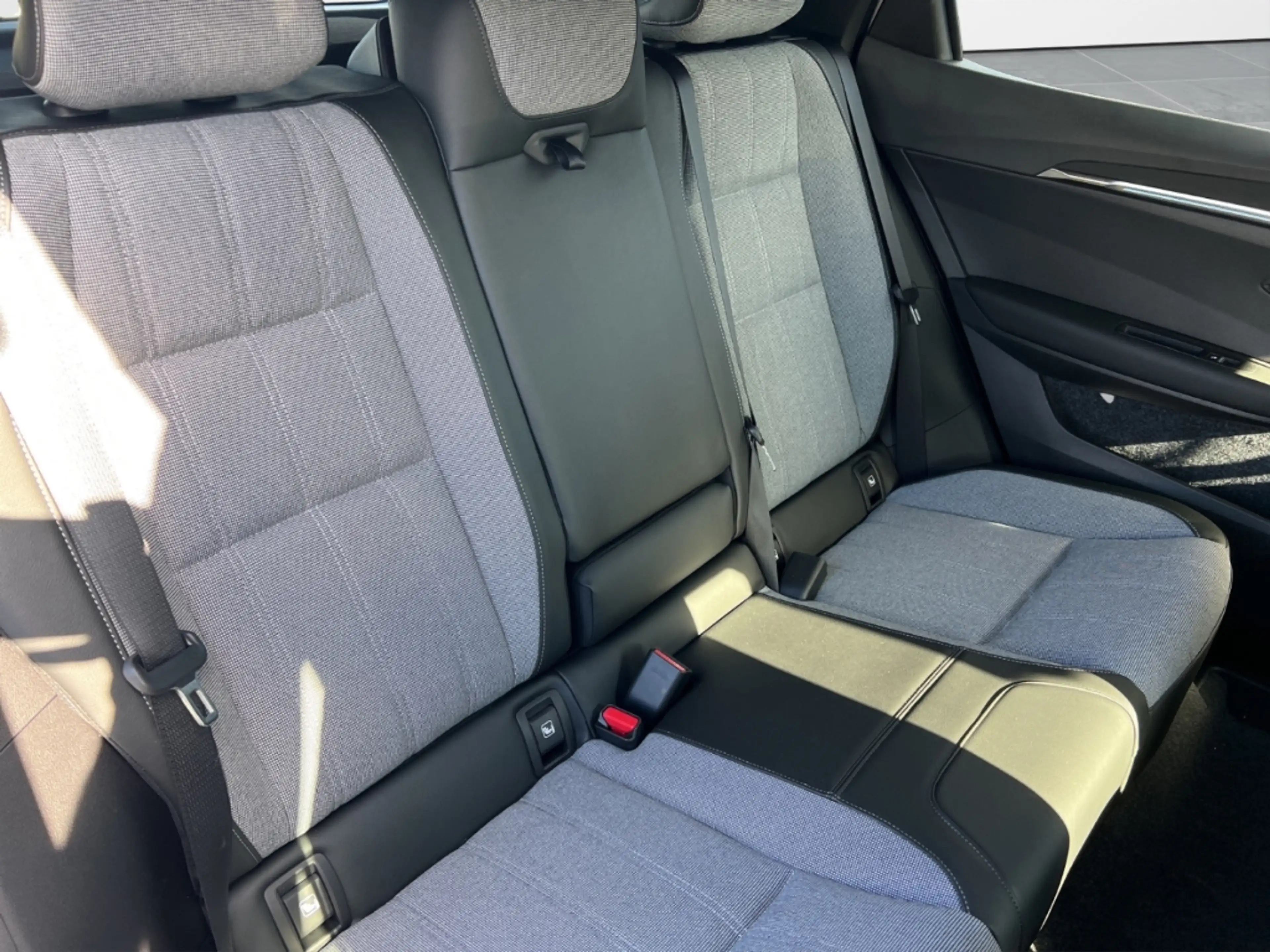Mitsubishi Eclipse Cross 160 kW Diamant Top SitzHZ — photo 12