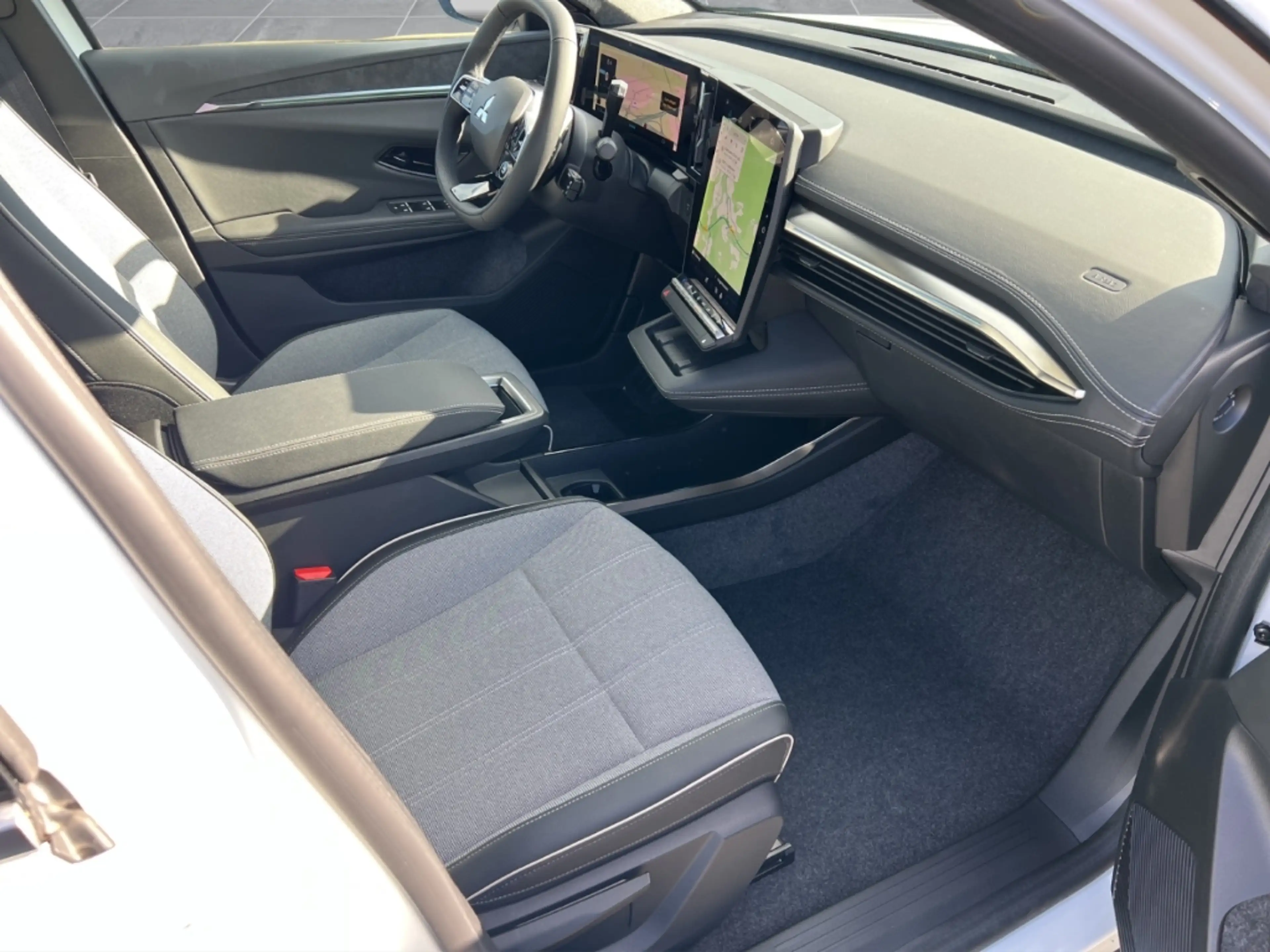Mitsubishi Eclipse Cross 160 kW Diamant Top SitzHZ — photo 11