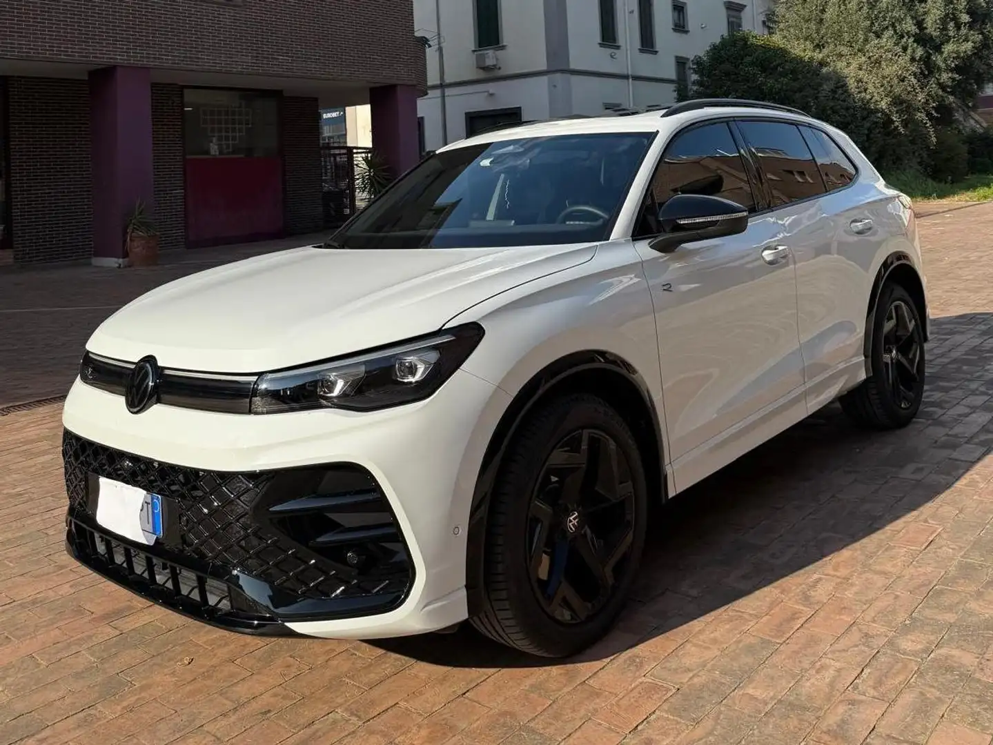 Volkswagen Tiguan 2.0 tdi R-Line 150cv dsg Wit - 1