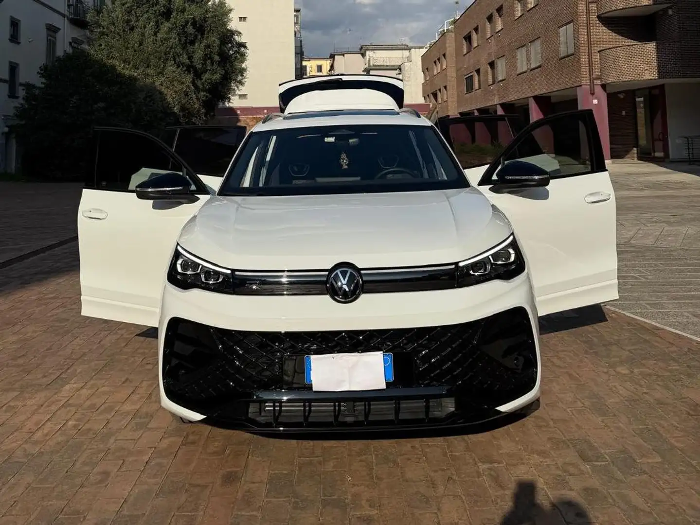 Volkswagen Tiguan 2.0 tdi R-Line 150cv dsg Wit - 2