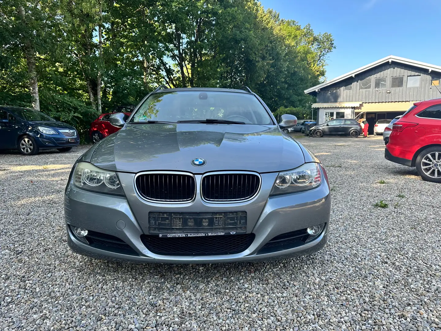 BMW 320 320i*HU 11/2026*1.Hand* Grau - 2