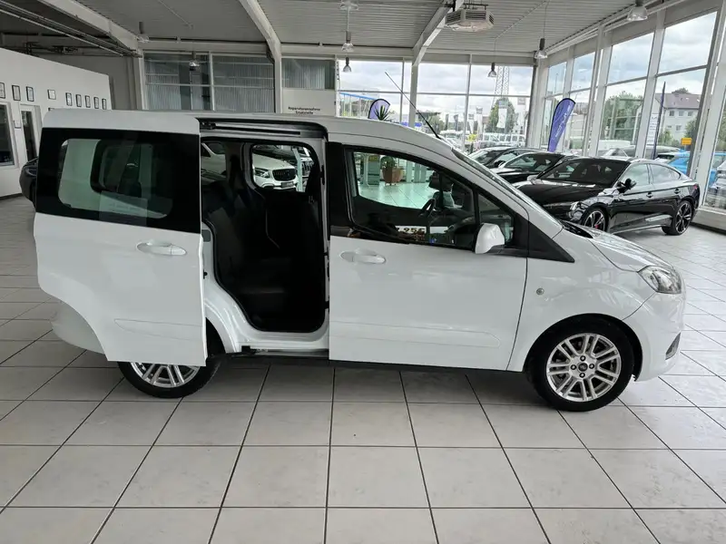 Annonce voiture d'occasion Ford Tourneo Courier - CARADIZE