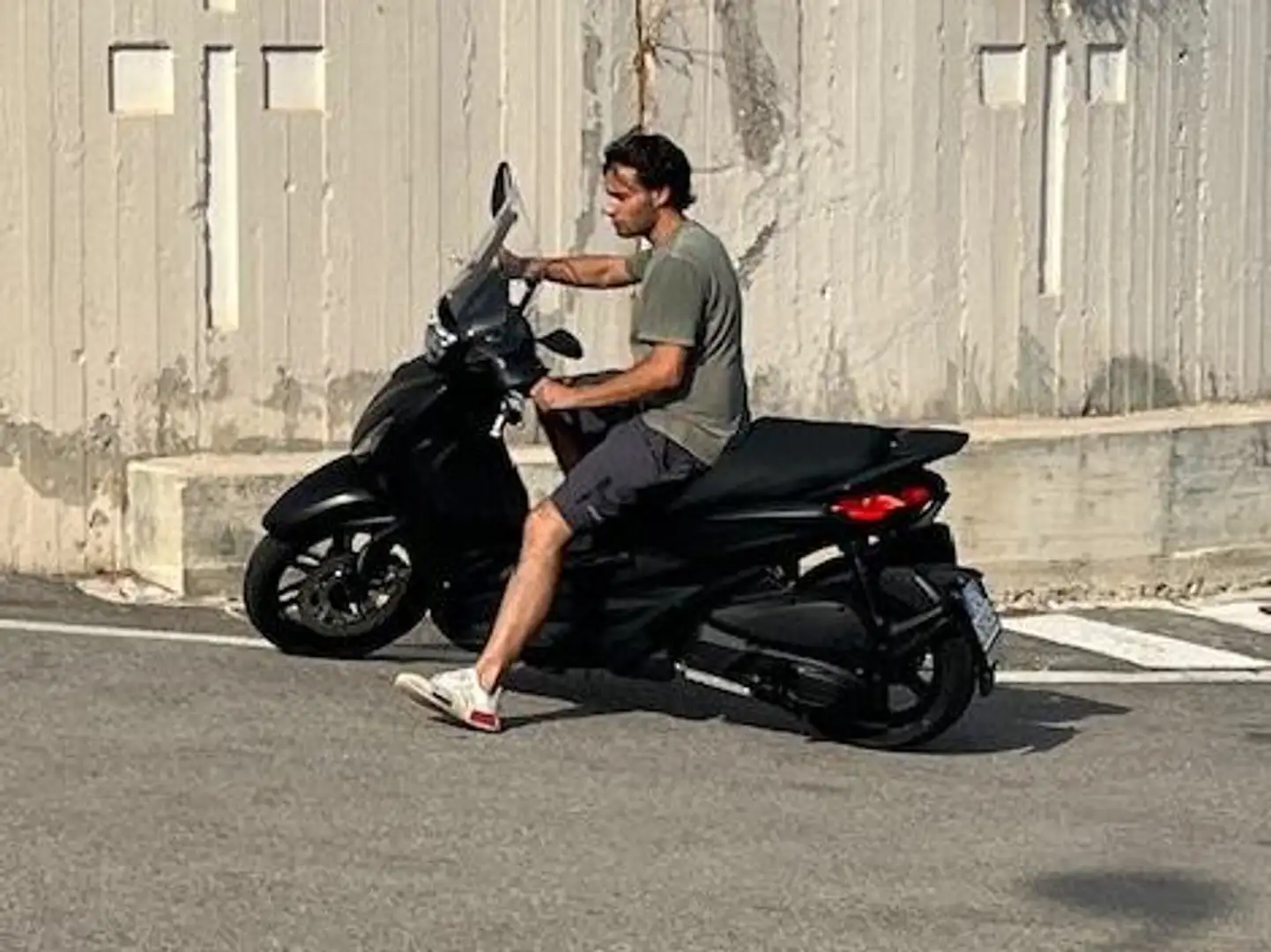 Piaggio Beverly 300 BLACK DEEP Černá - 2