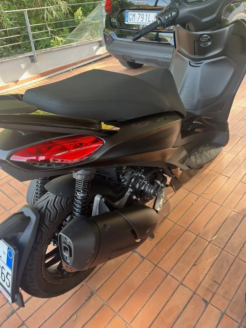 Piaggio Beverly 300 BLACK DEEP Černá - 1