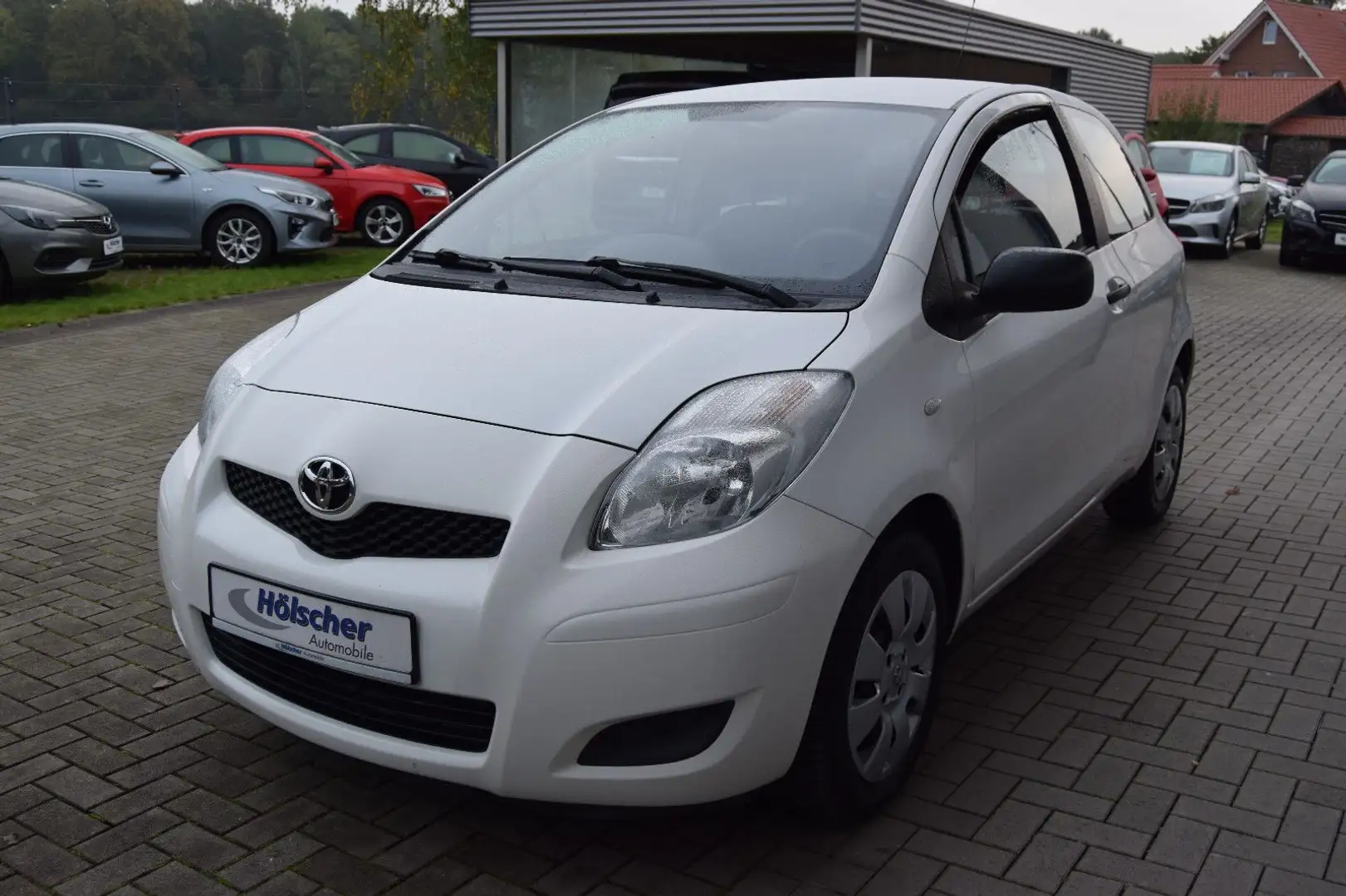 Toyota Yaris 1,0-l-VVT-i Life Weiß - 1