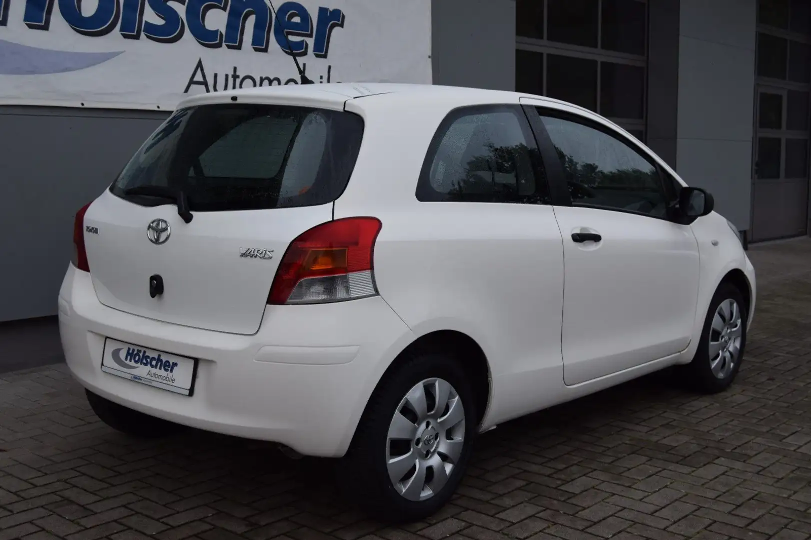 Toyota Yaris 1,0-l-VVT-i Life Weiß - 2
