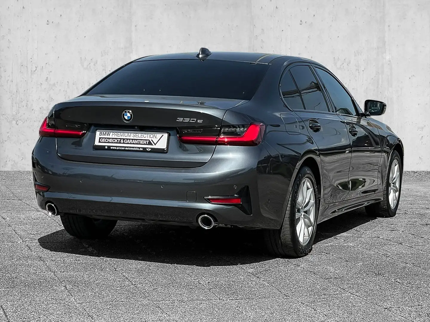 BMW 330 e ADVANTAGE+DA+PA++SHZ+AHK+DAB+UVM. Gris - 2