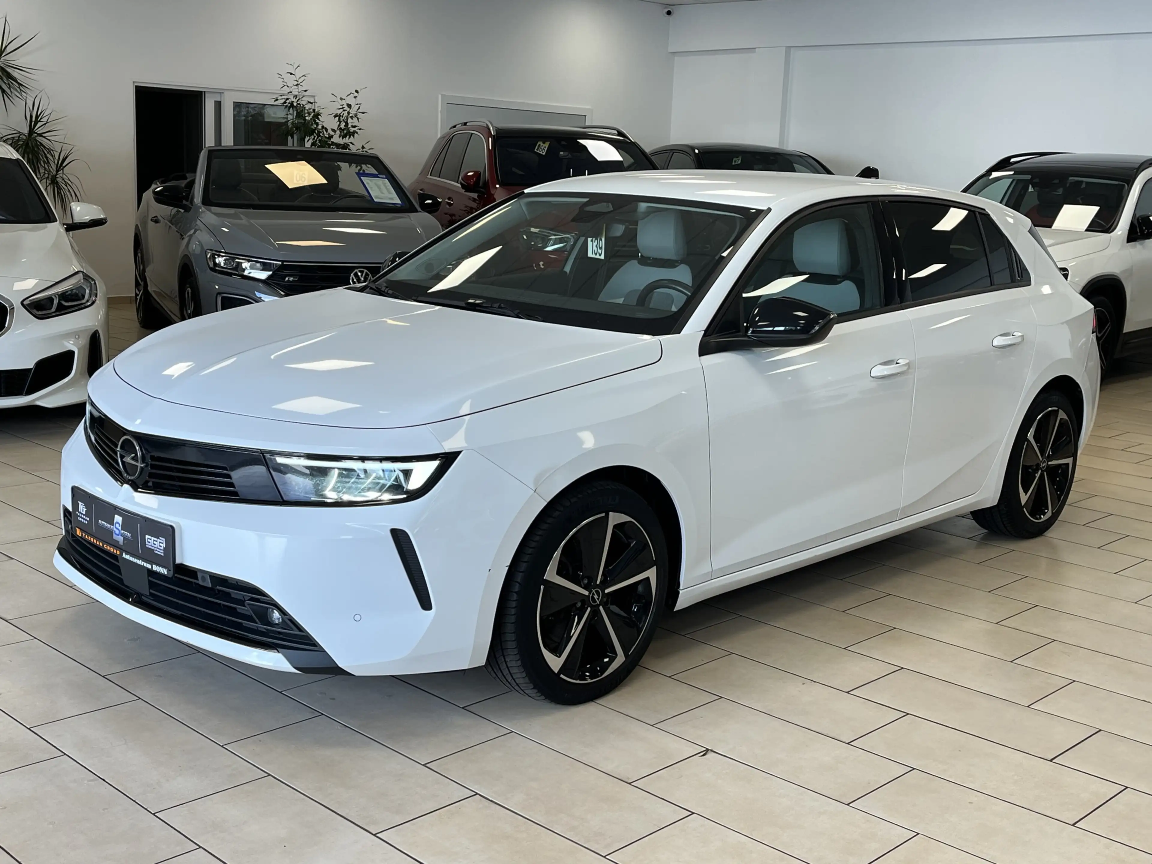 Opel Astra Elegance*NaviPro*Ambinte*LED*R.Cam*Keyless
