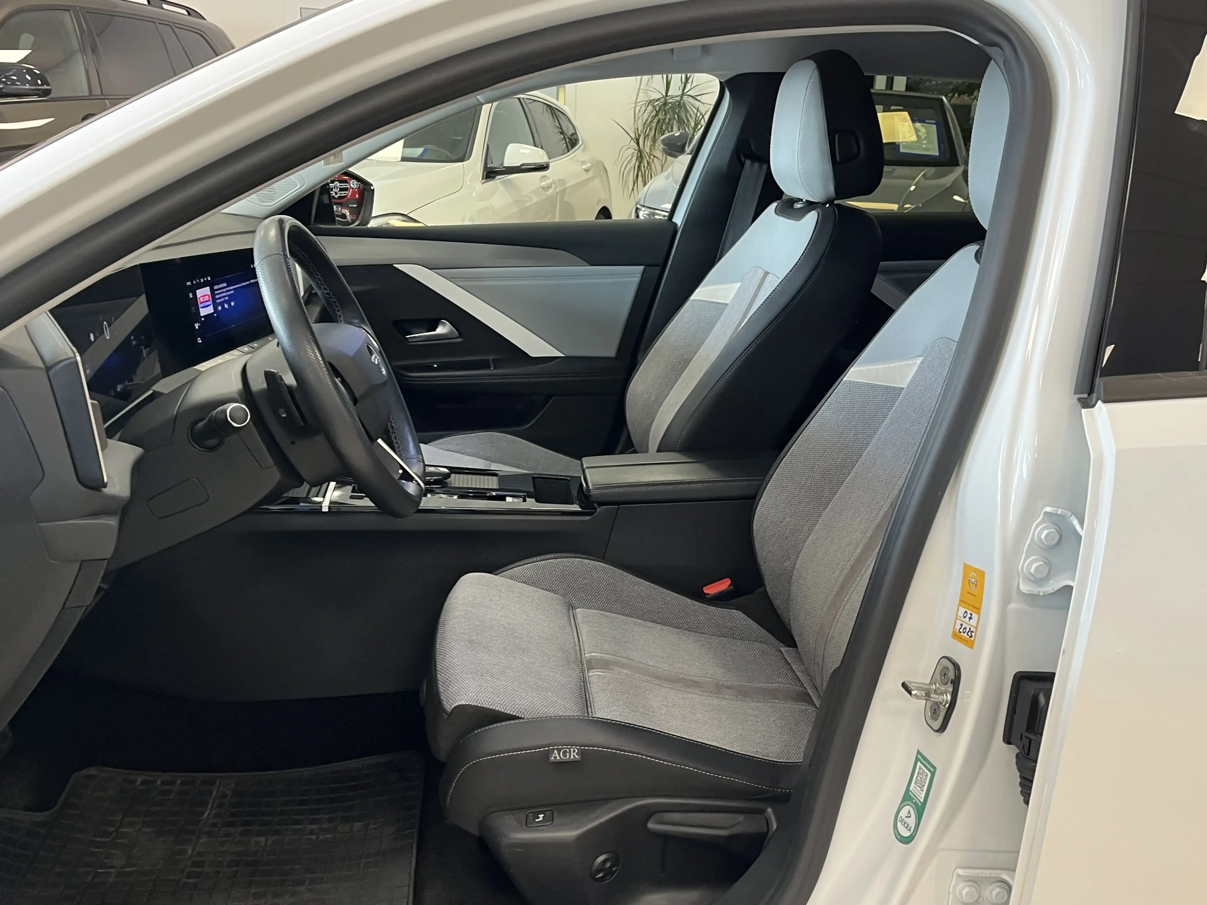 Opel Astra Elegance*NaviPro*Ambinte*LED*R.Cam*Keyless — photo 13