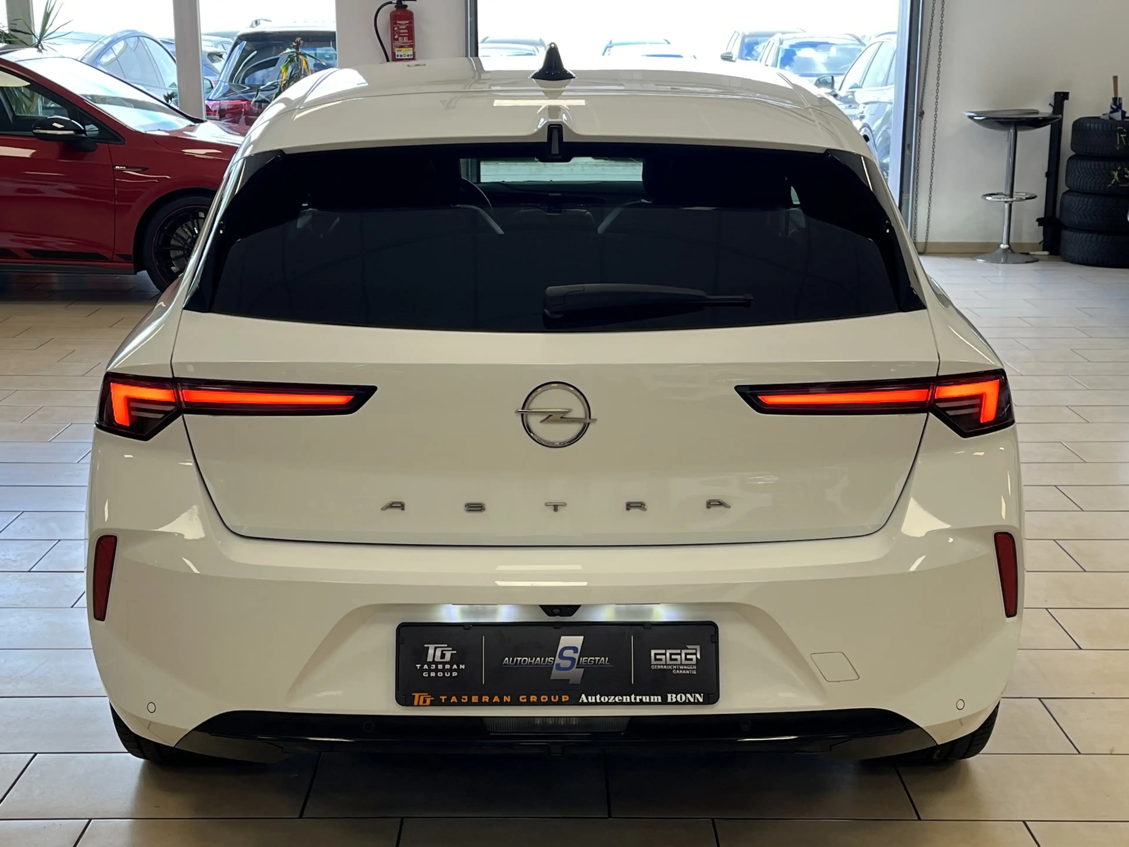 Opel Astra Elegance*NaviPro*Ambinte*LED*R.Cam*Keyless — photo 3