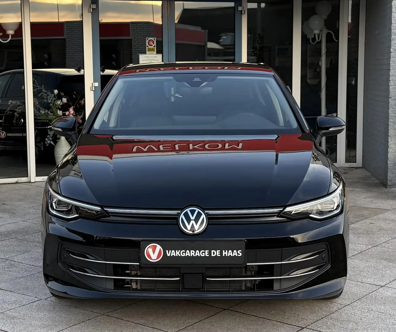 Volkswagen Golf 1.5 eTSI Life Edition Schwarz - 2