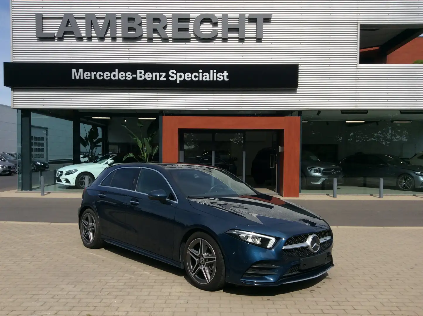 Mercedes-Benz A 180 AMG * CAMERA * NAVI * DAB * LED * SFEER * KEYLESS Bleu - 1
