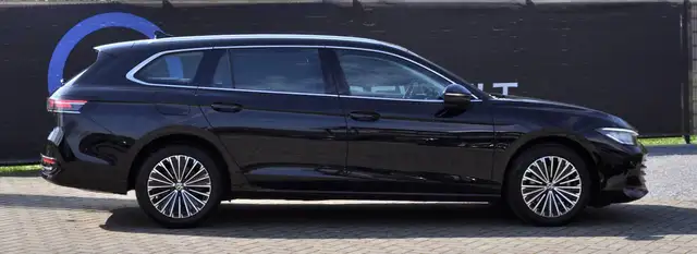 Volkswagen Passat view 2