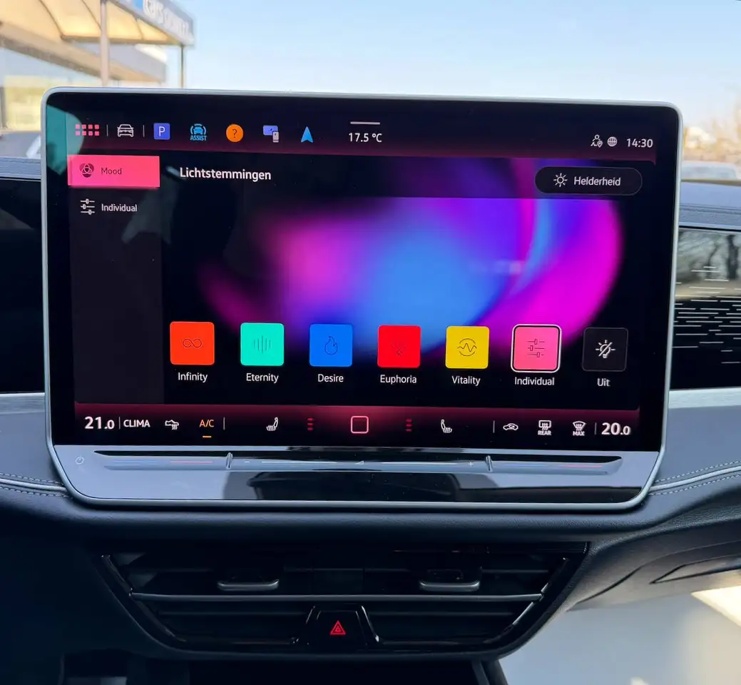 Volkswagen Passat ELEGANCE MASSAGE BIG SCREEN CARPLAY ADAPTIVE CRUIS, миниатюра 16