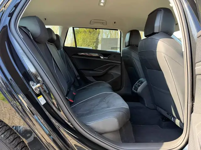 Volkswagen Passat view 6