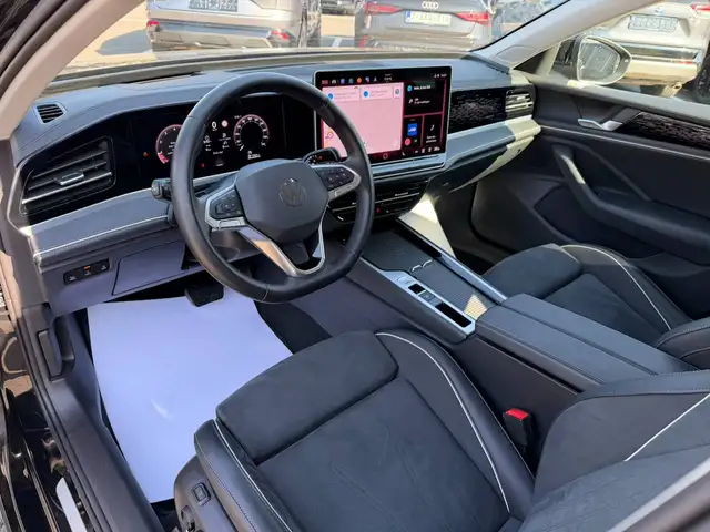 Volkswagen Passat view 4