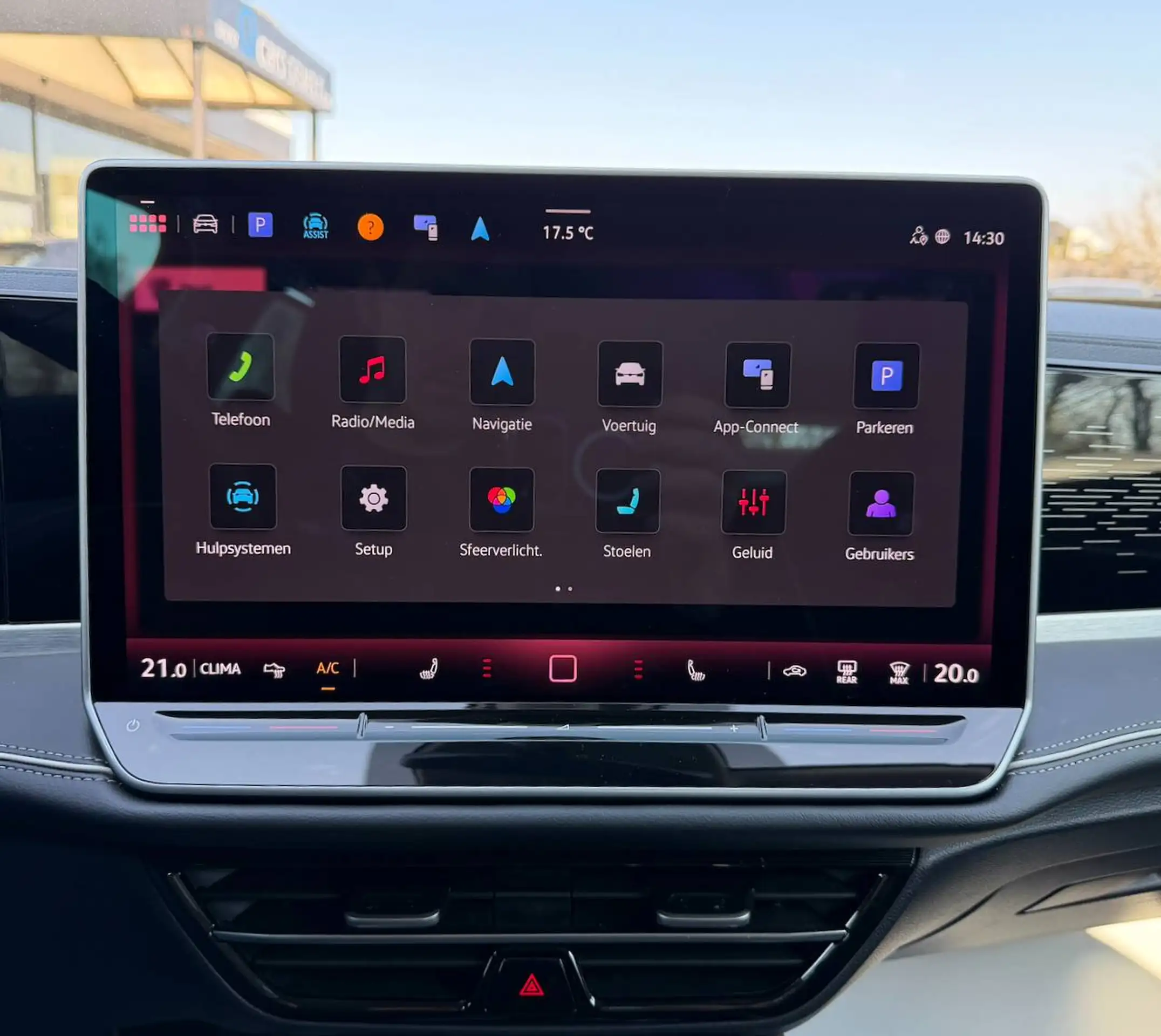 Volkswagen Passat Variant ELEGANCE MASSAGE BIG SCREEN CARPLAY ADAPTIVE CRUIS — 17/19