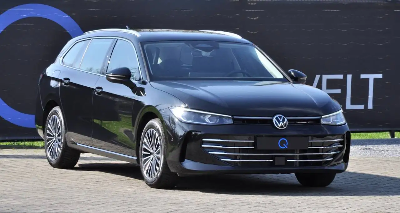 Volkswagen Passat ELEGANCE MASSAGE BIG SCREEN CARPLAY ADAPTIVE CRUIS