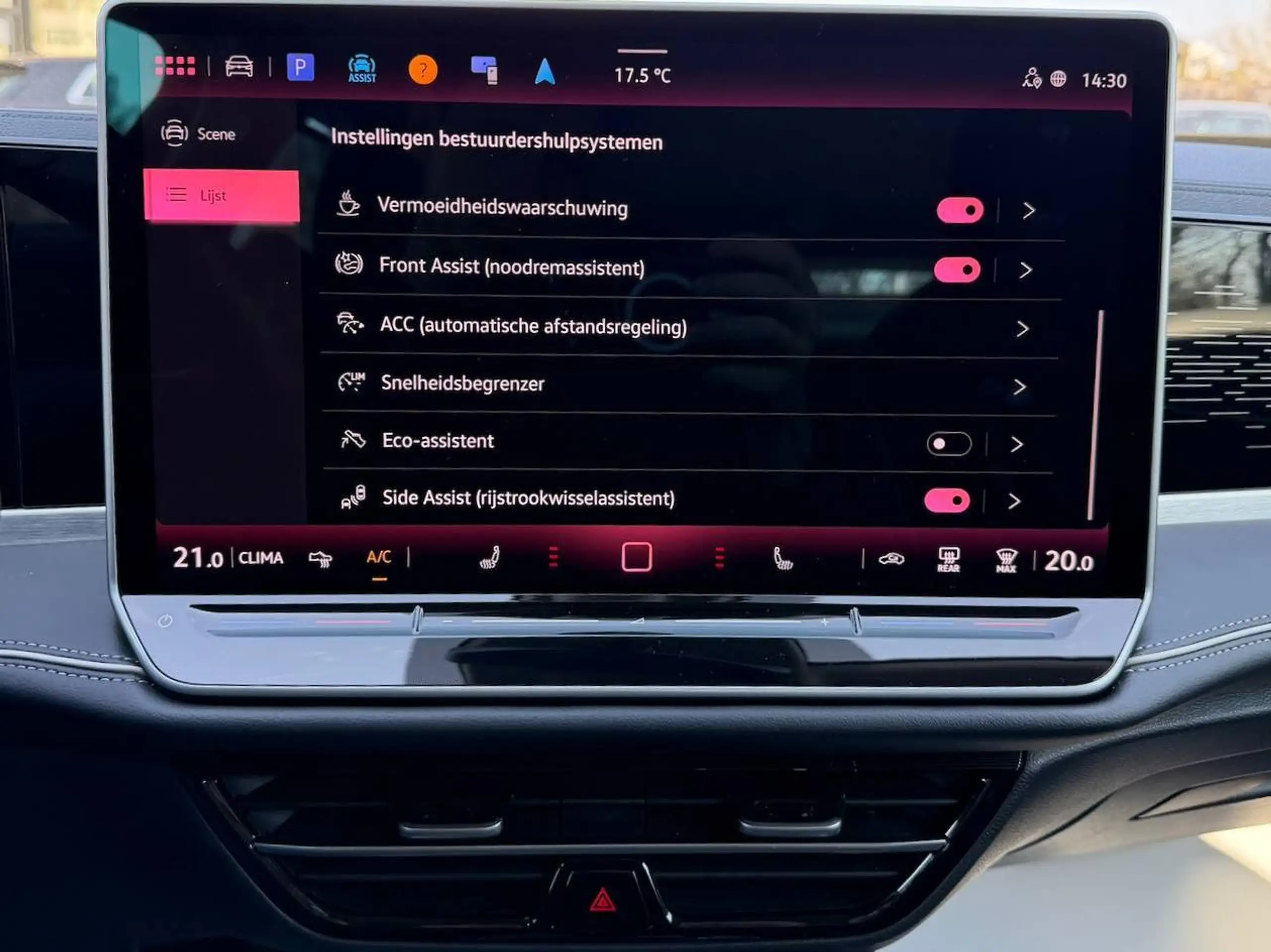 Volkswagen Passat Variant ELEGANCE MASSAGE BIG SCREEN CARPLAY ADAPTIVE CRUIS — 14/19