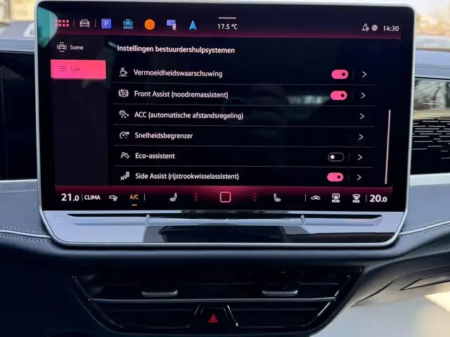 Volkswagen Passat view 14