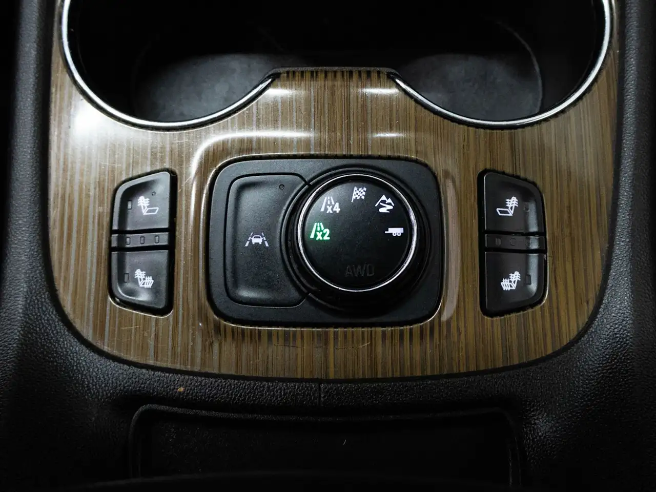 GMC Acadia снимка GMC Acadia