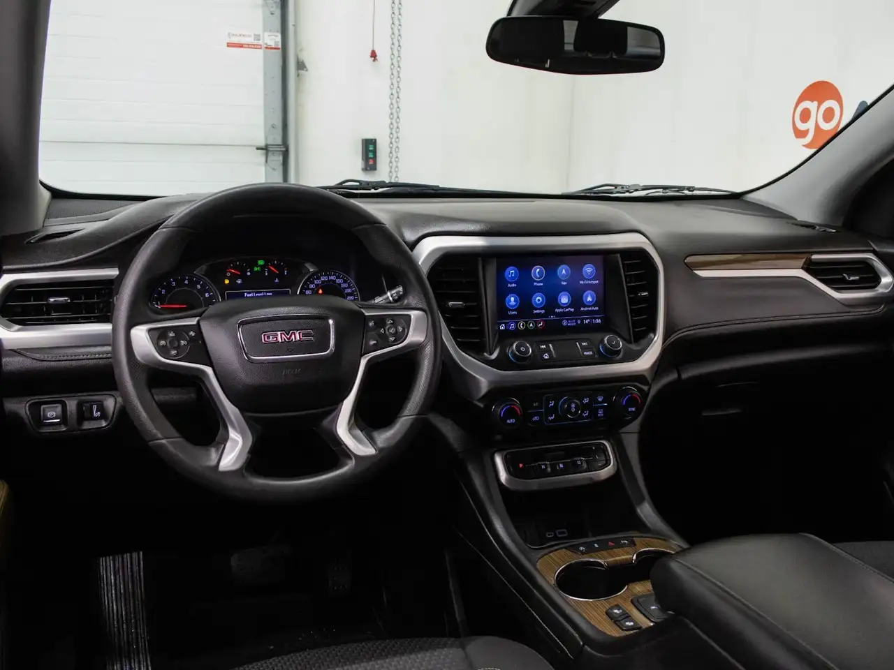GMC Acadia снимка GMC Acadia