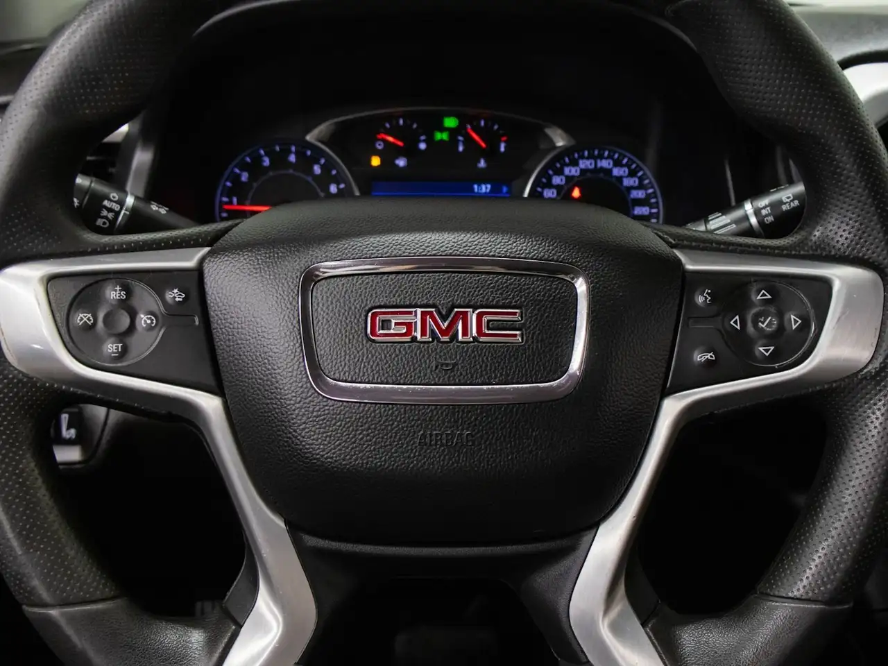 GMC Acadia снимка GMC Acadia