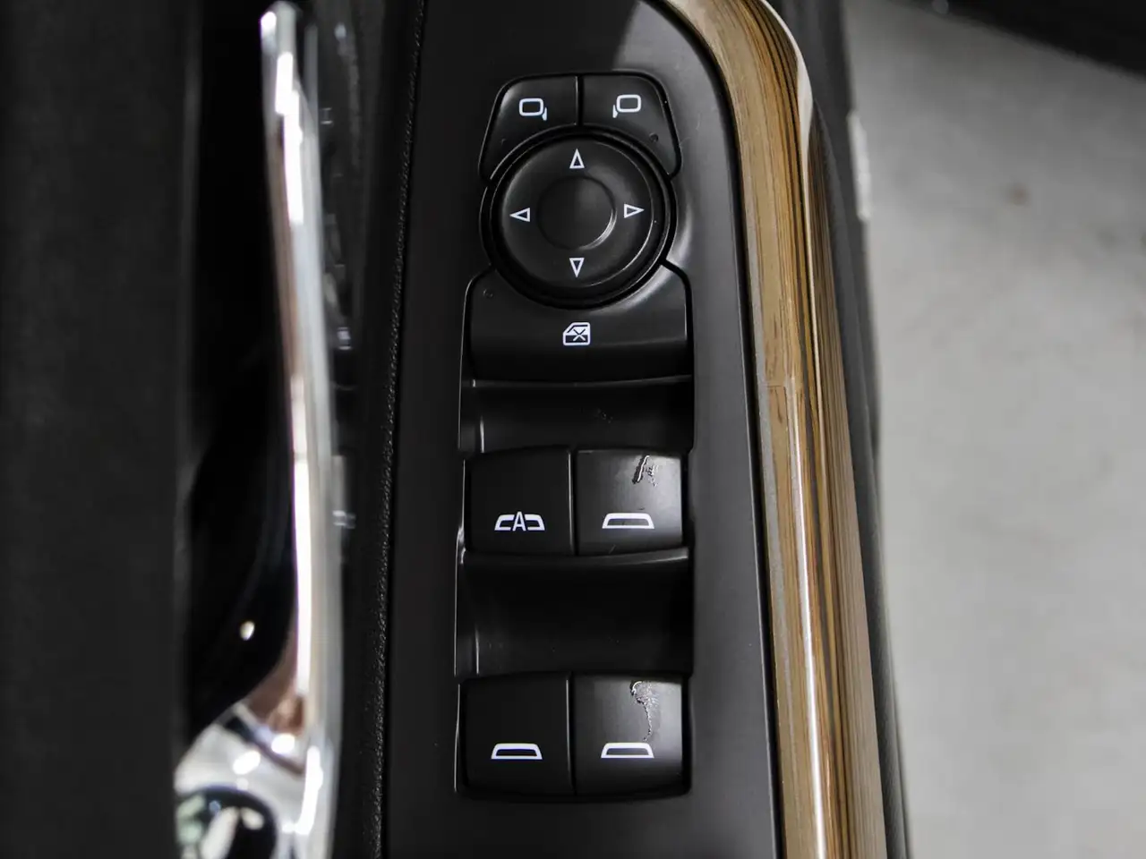 GMC Acadia снимка GMC Acadia