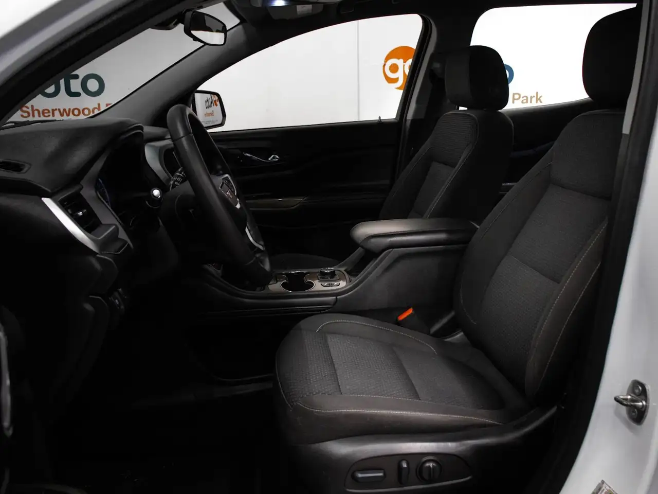GMC Acadia снимка GMC Acadia