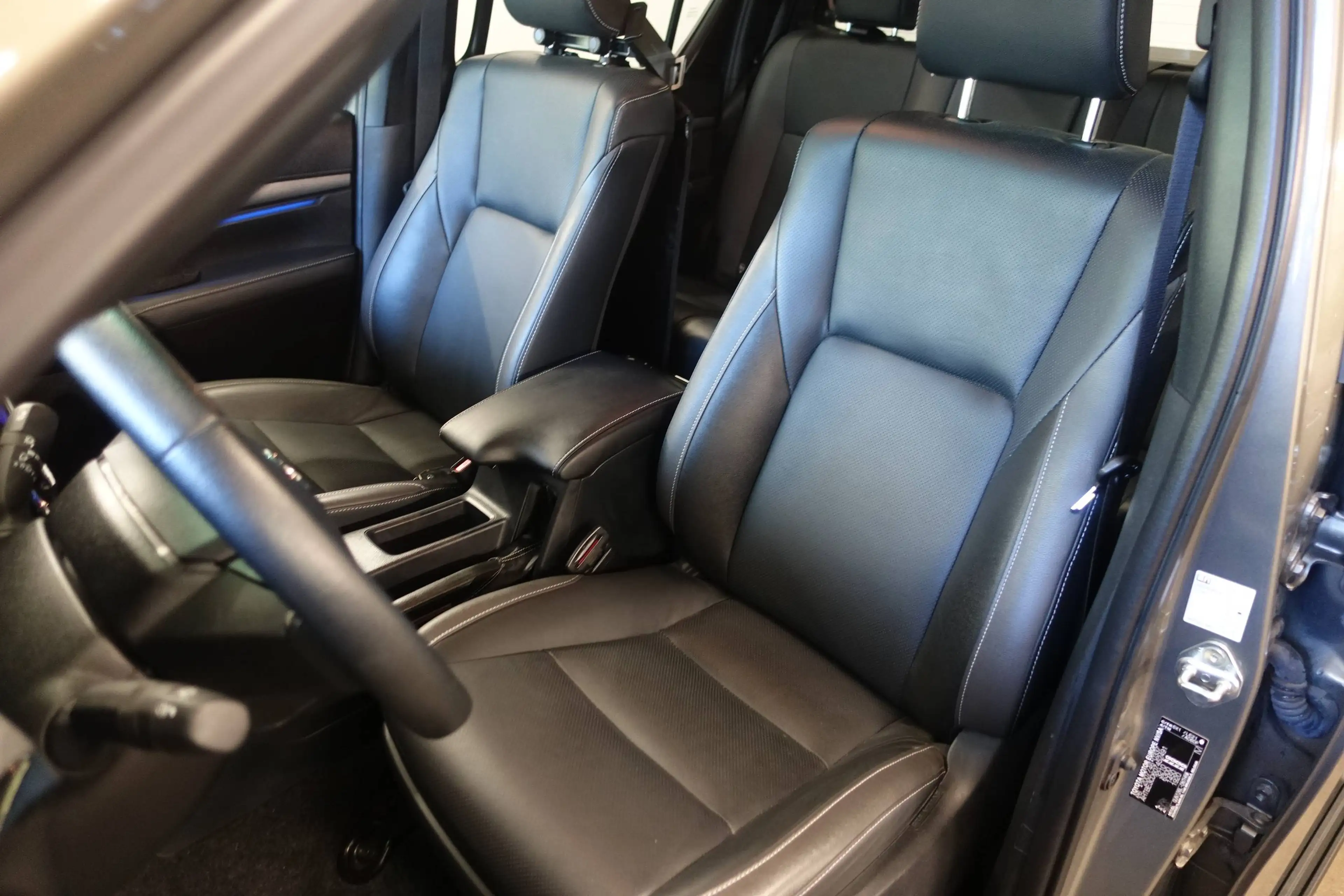 Toyota Hilux 4x4 Double Cab Invincible — photo 6