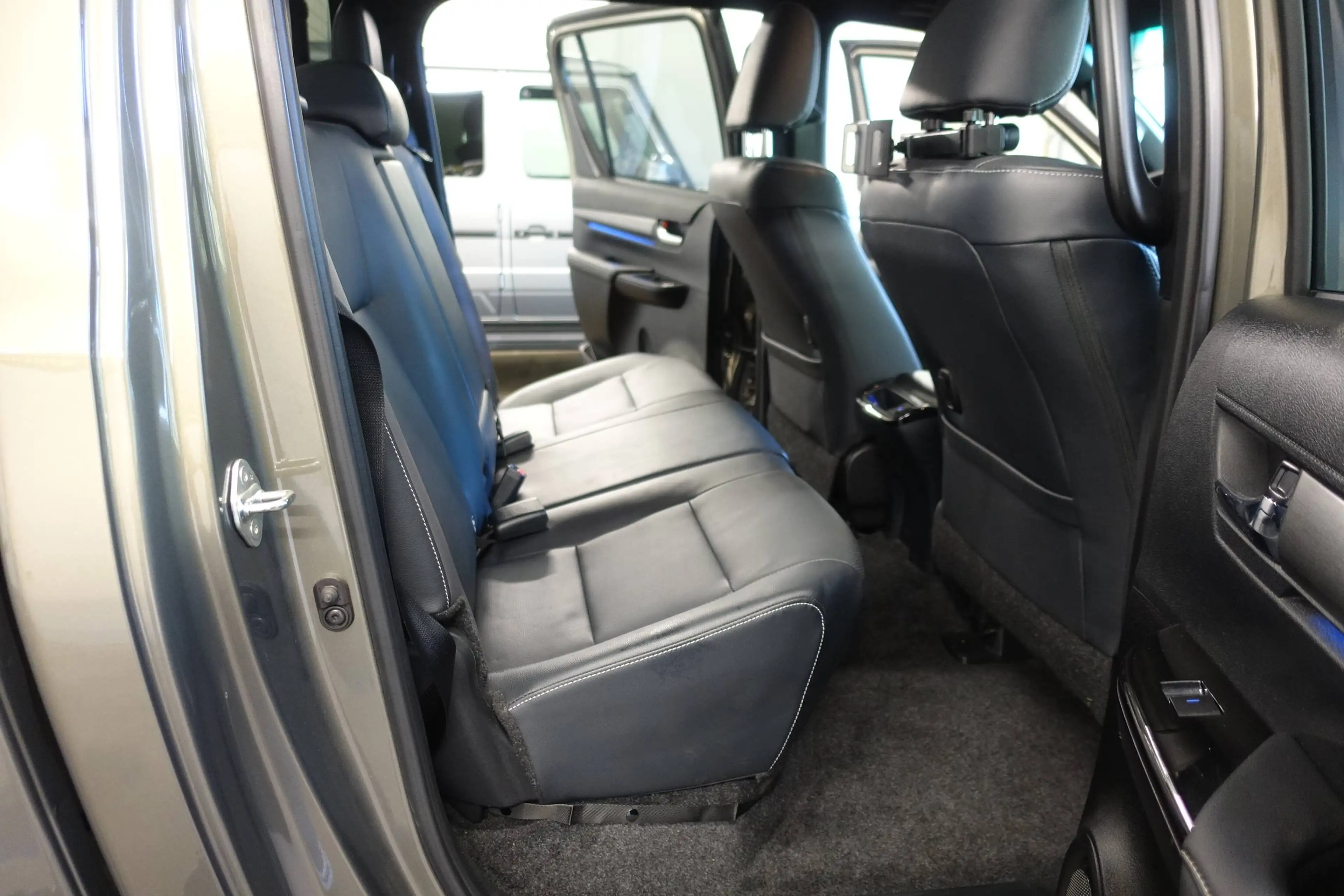 Toyota Hilux 4x4 Double Cab Invincible — photo 14