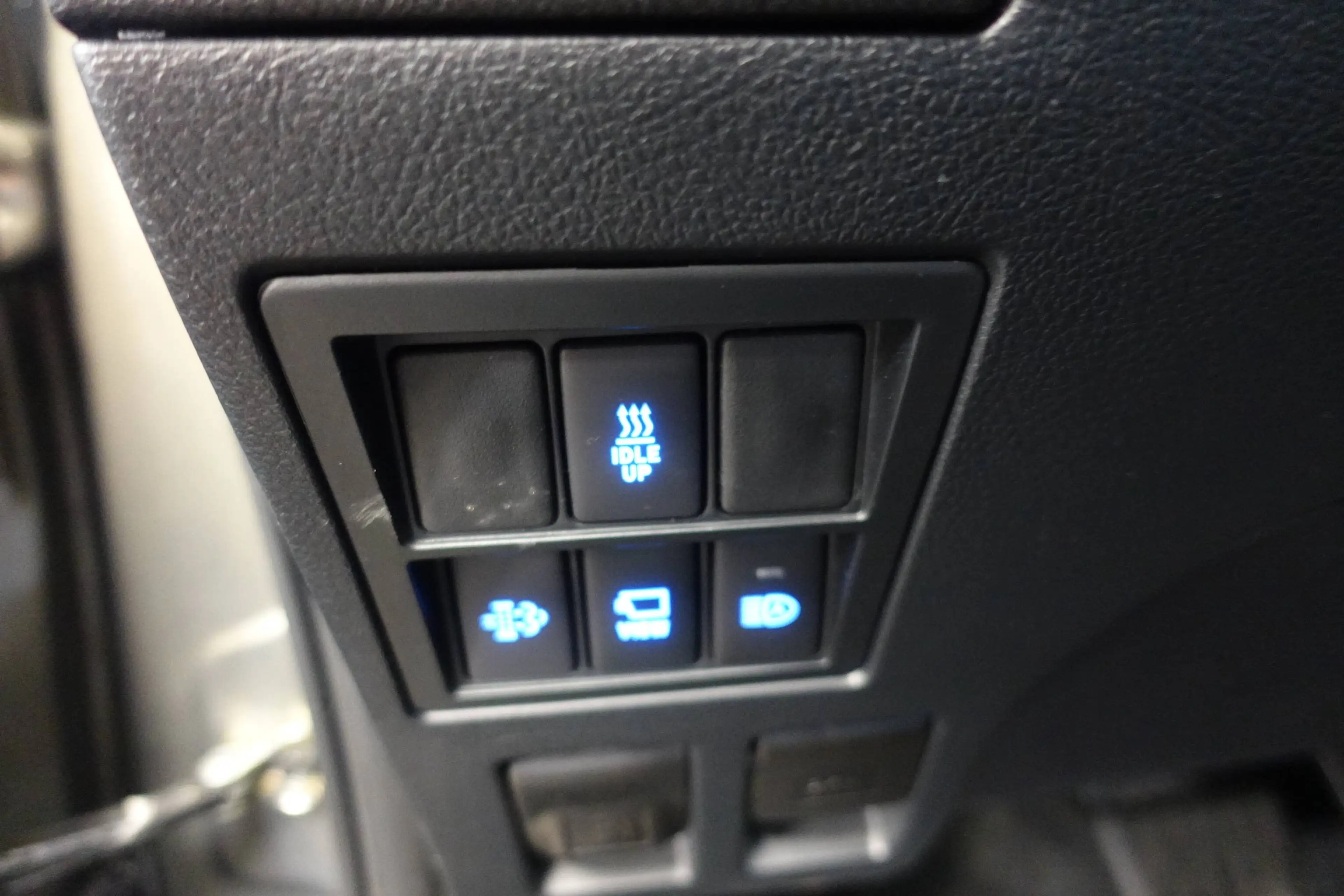 Toyota Hilux 4x4 Double Cab Invincible — photo 7
