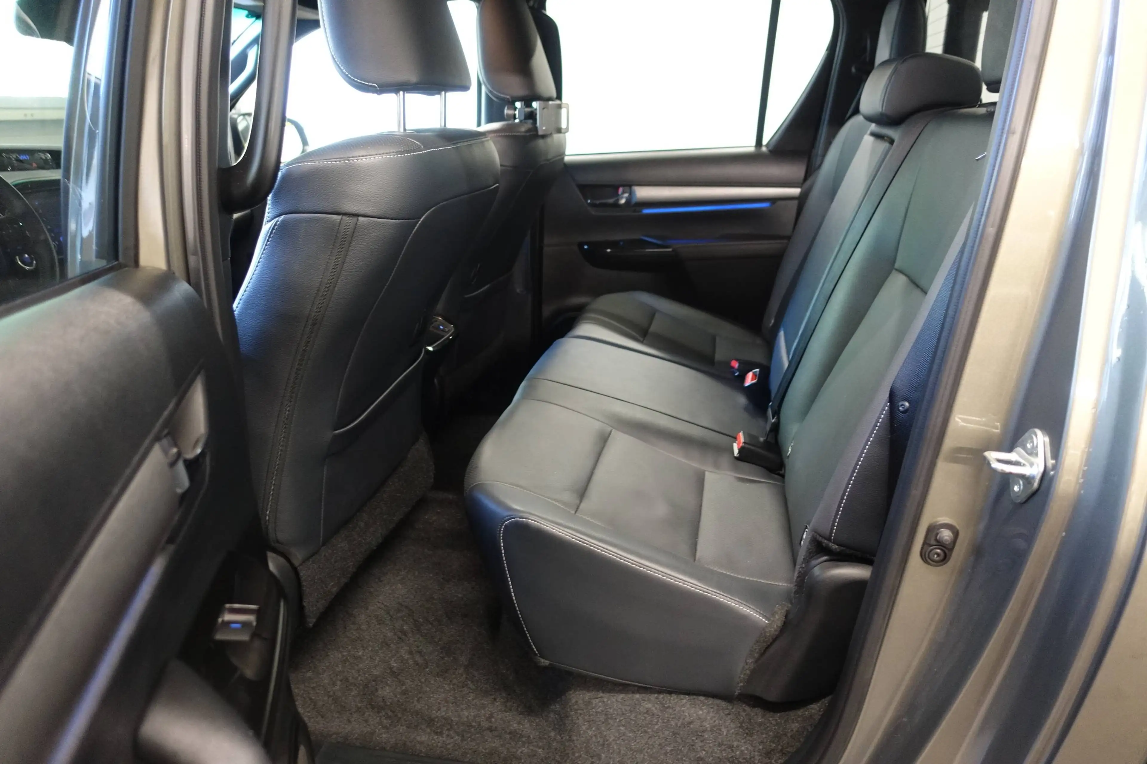 Toyota Hilux 4x4 Double Cab Invincible — photo 15