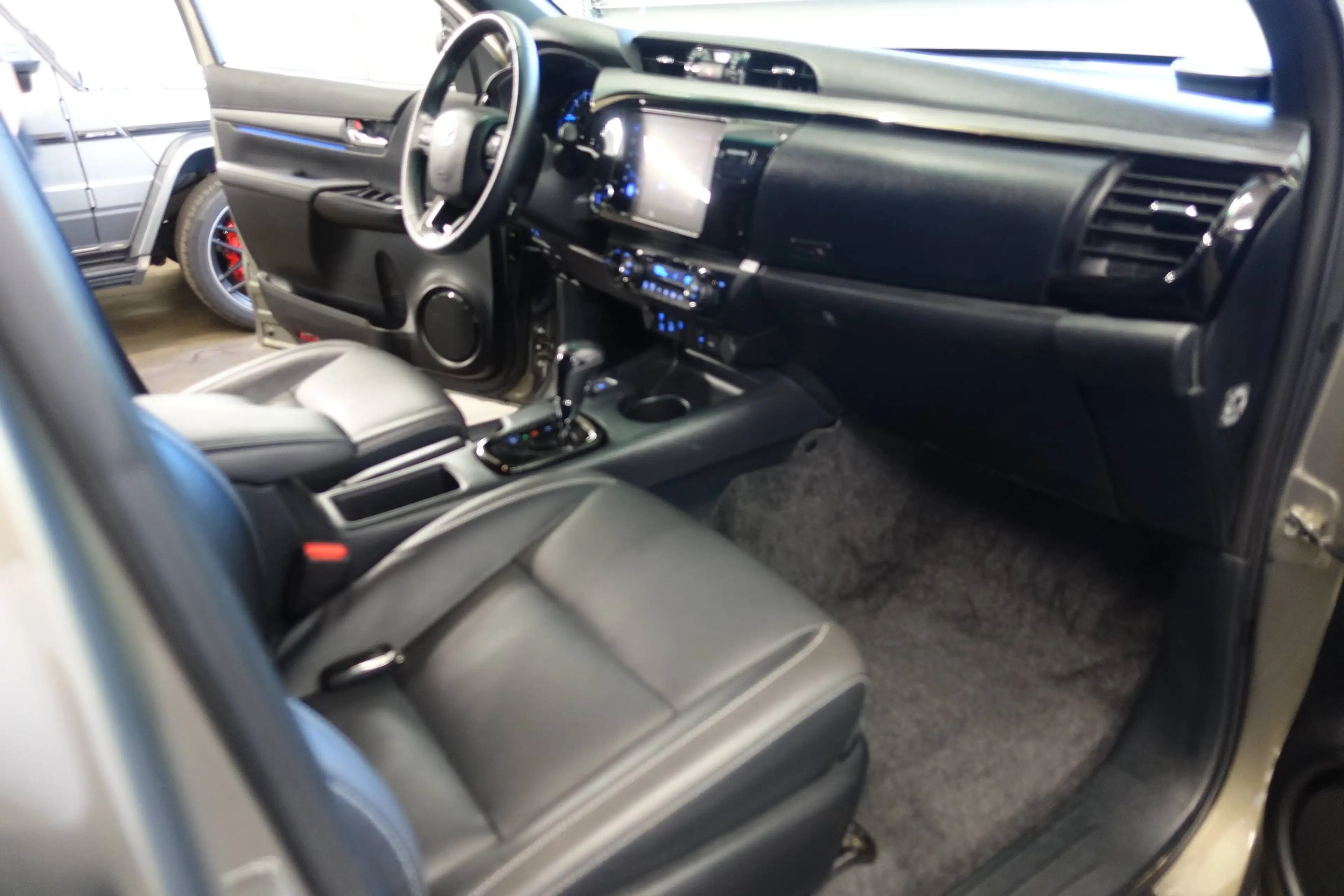 Toyota Hilux 4x4 Double Cab Invincible — photo 12