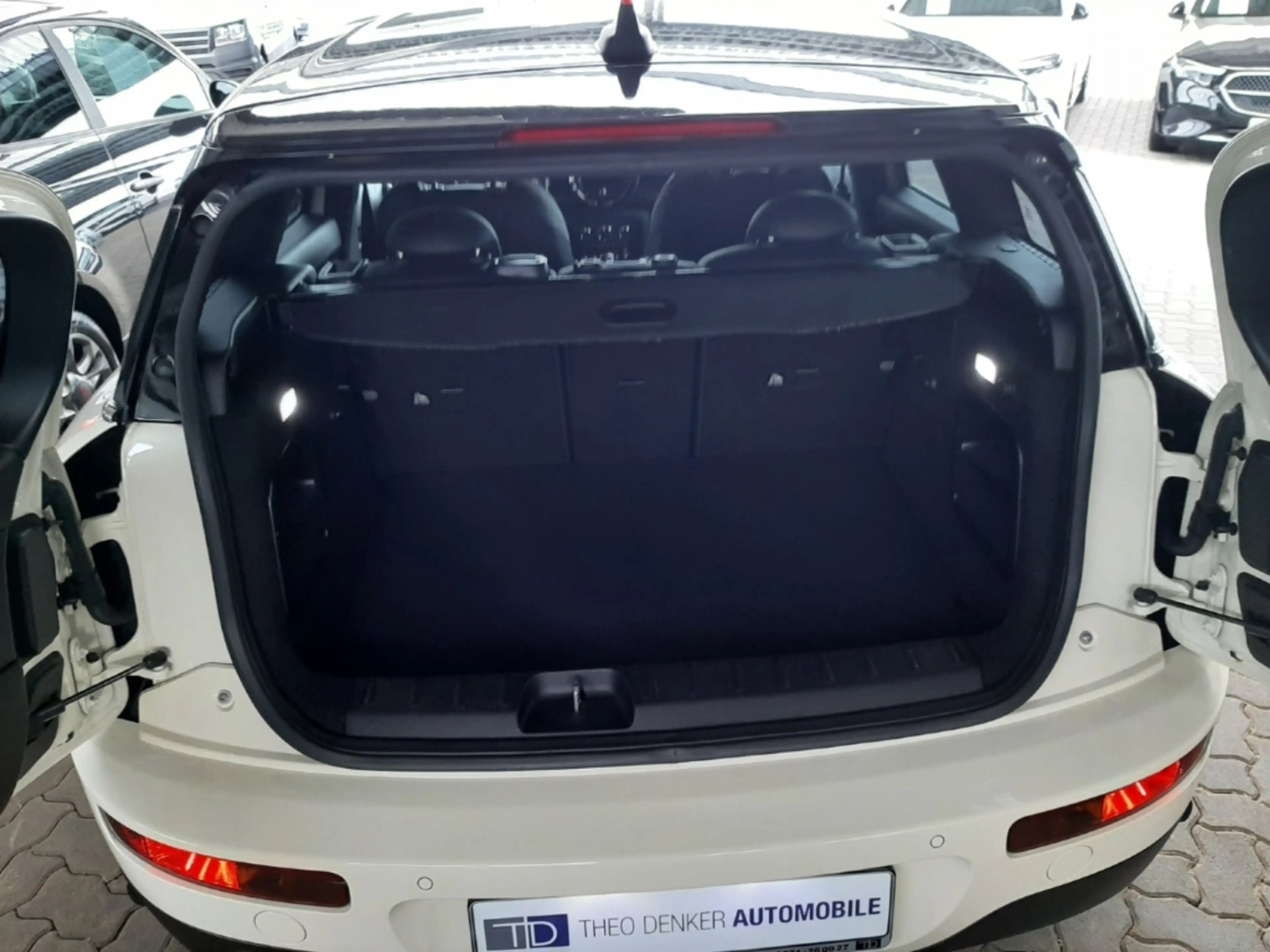 MINI Cooper D Clubman Aut. Leder Nav PDC — photo 9