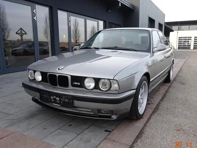BMW M5 E34 "sehr gepflegt"