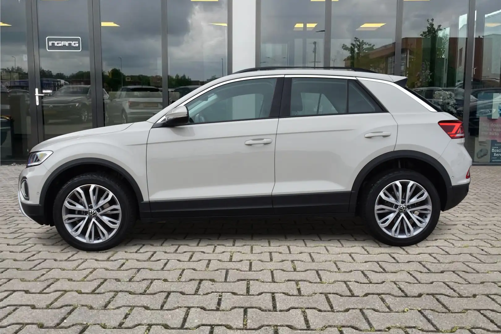 Volkswagen T-Roc 1.5 TSI Life | LED | 18 Inch | Trekhaak | Grijs - 2