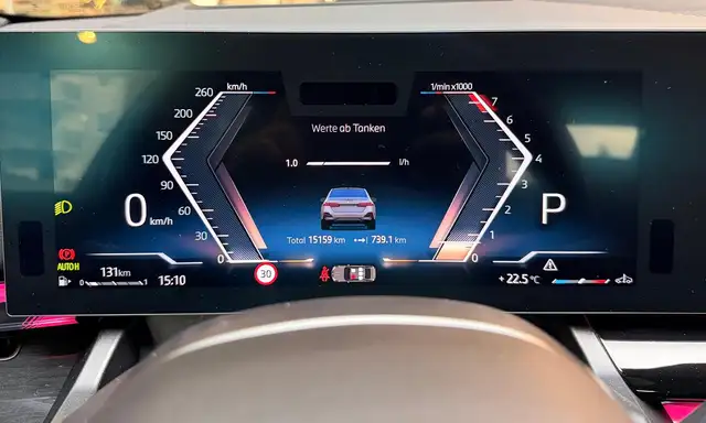BMW 5 Series view 15