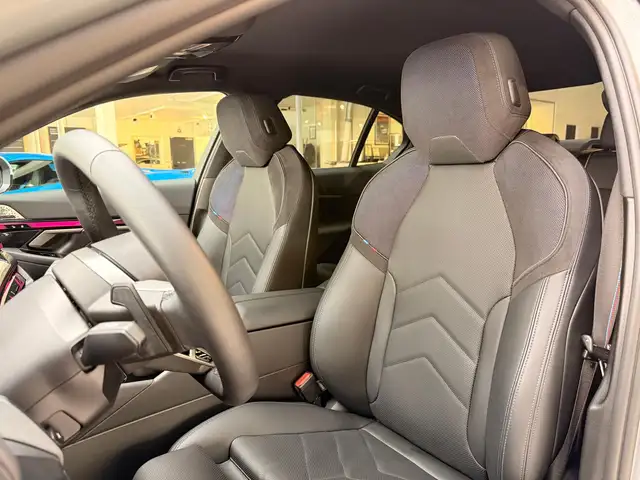 BMW 5 Series view 12