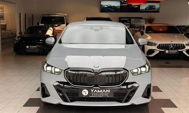 BMW 5 Series view 3