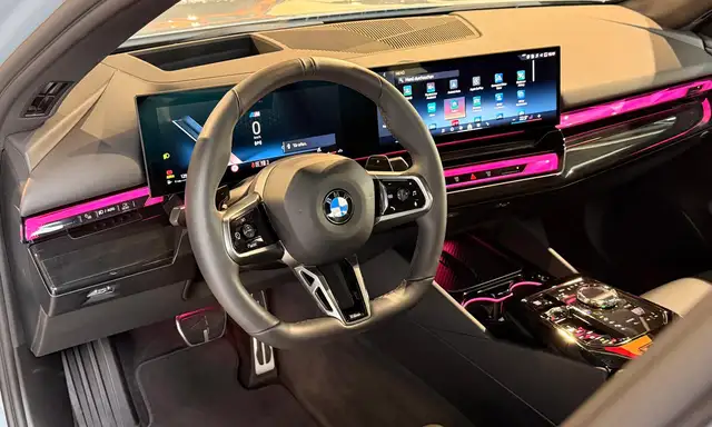 BMW 5 Series view 13
