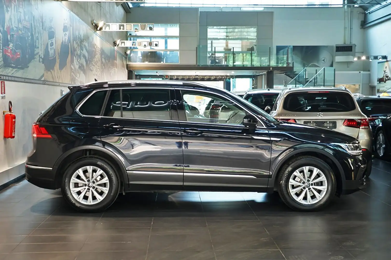Volkswagen Tiguan 2.0 TDI 150cv SCR DSG Life - ADAS/LED/APP/AMBIENT Nero - 2