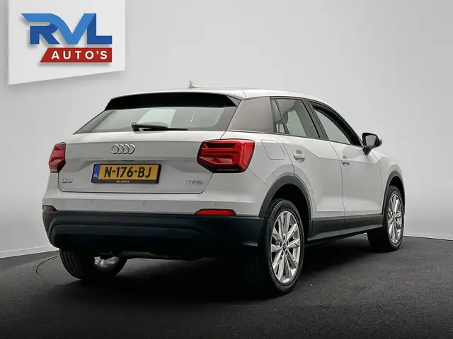 Audi Q2 view 5