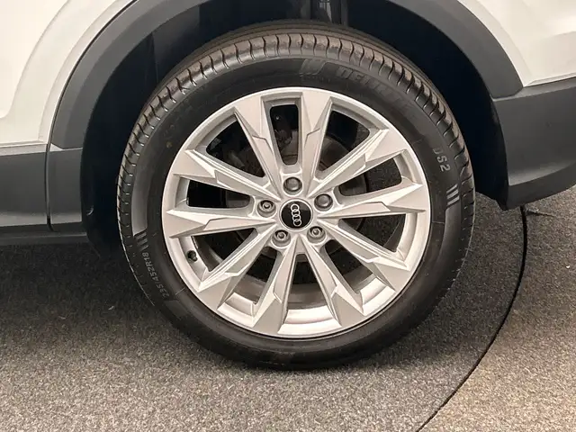 Audi Q2 view 18