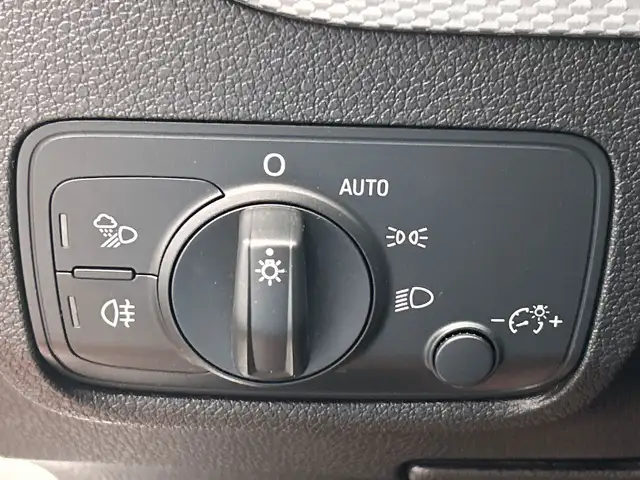 Audi Q2 view 12