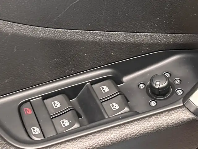Audi Q2 view 25